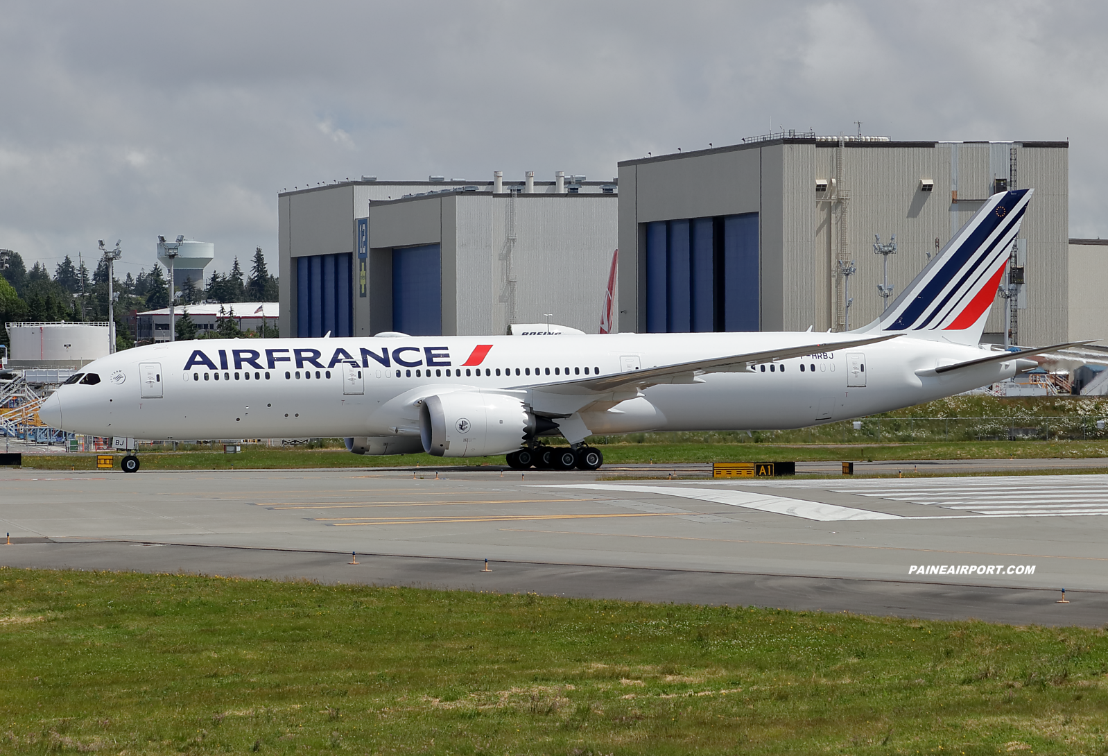 Air France 787-9 F-HRBJ at KPAE Paine Field