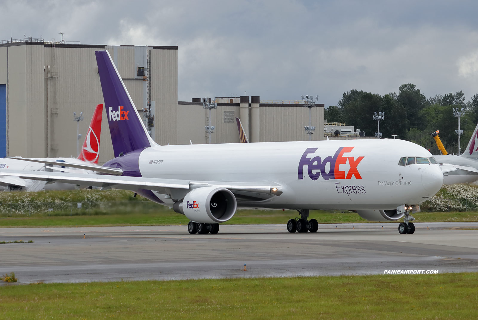 FedEx 767 N185FE at KPAE Paine Field