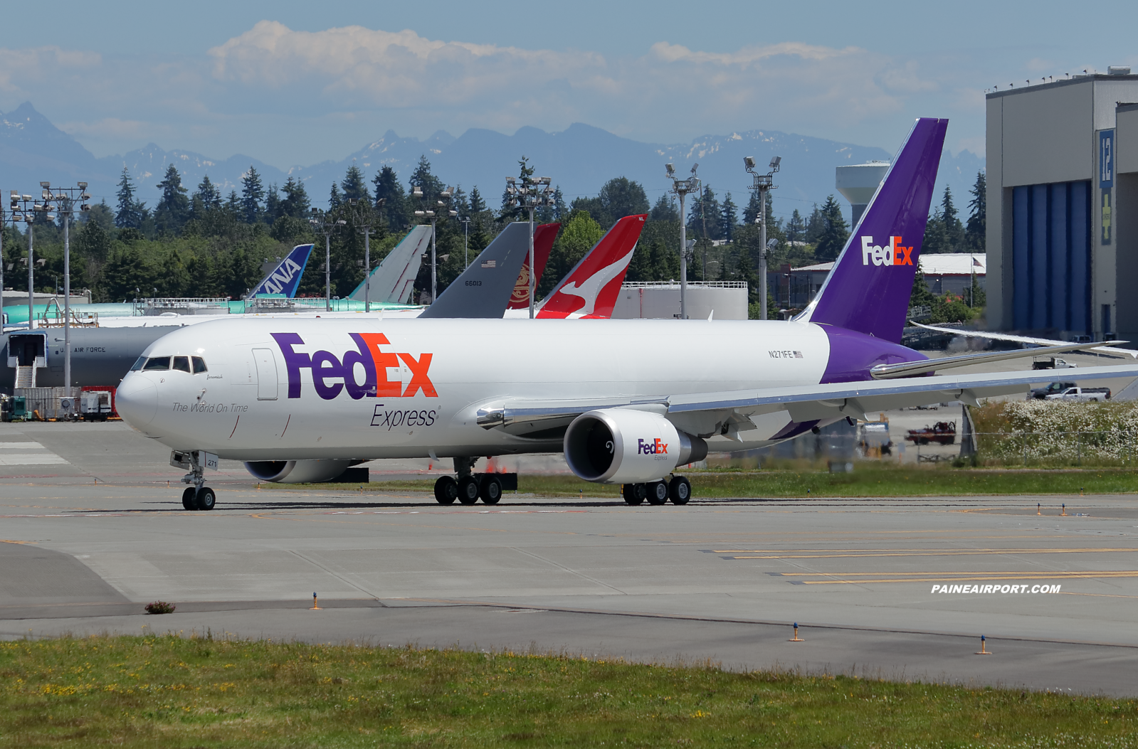 FedEx 767 N271FE at KPAE Paine Field