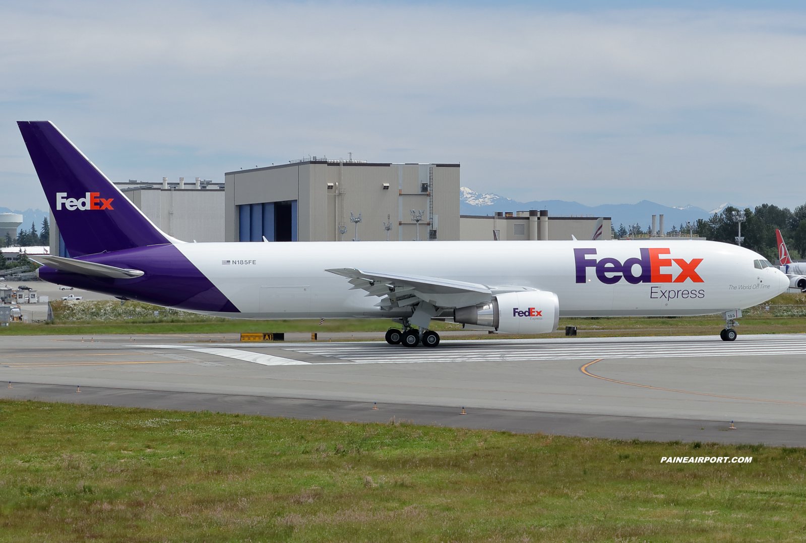 FedEx 767 N185FE at KPAE Paine Field 