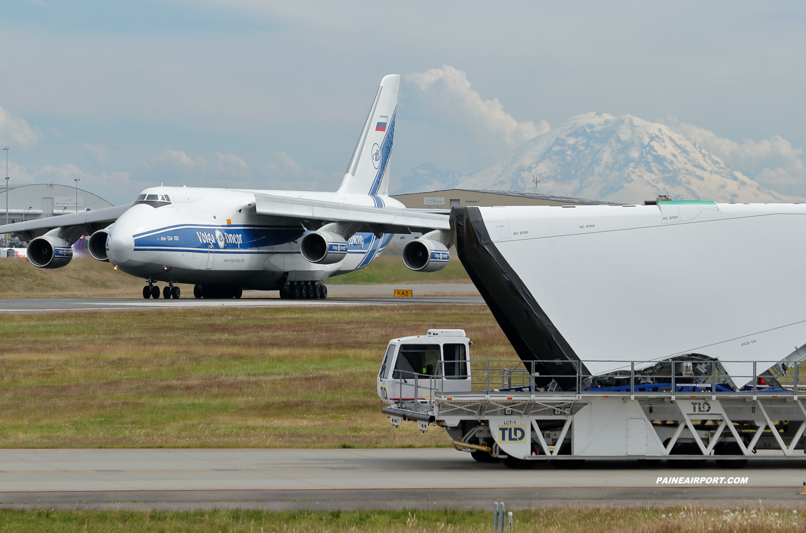 An-124 RA-82046 at KPAE Paine Field