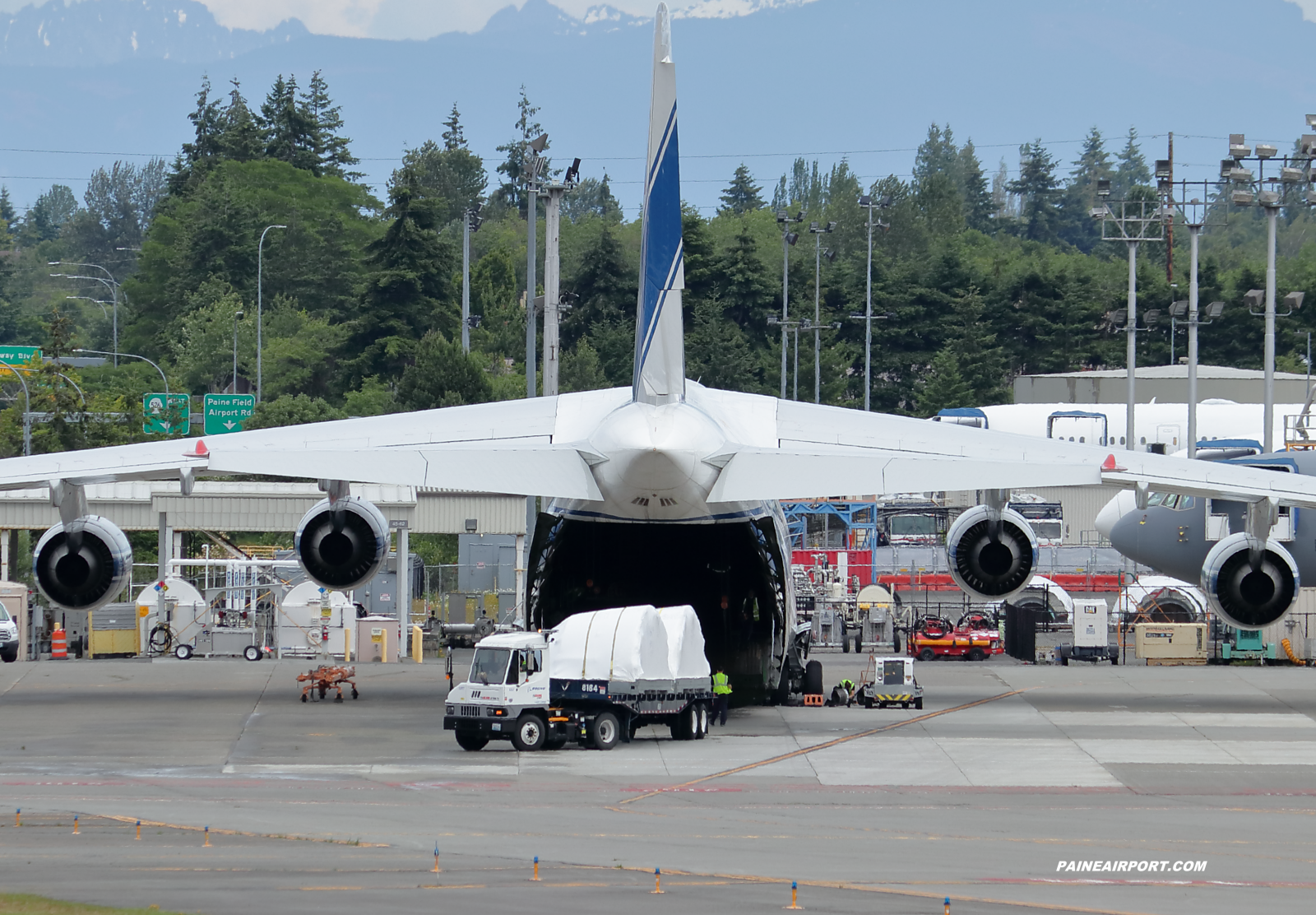 An-124 RA-82046 at KPAE Paine Field