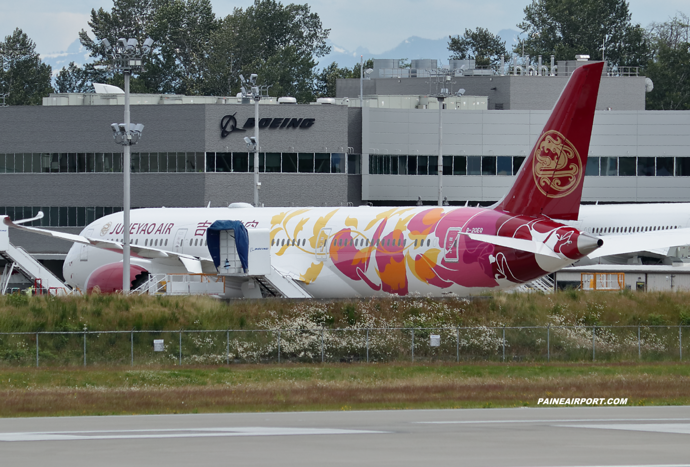 Juneyao Airlines 787-9 B-20EQ at KPAE Paine Field