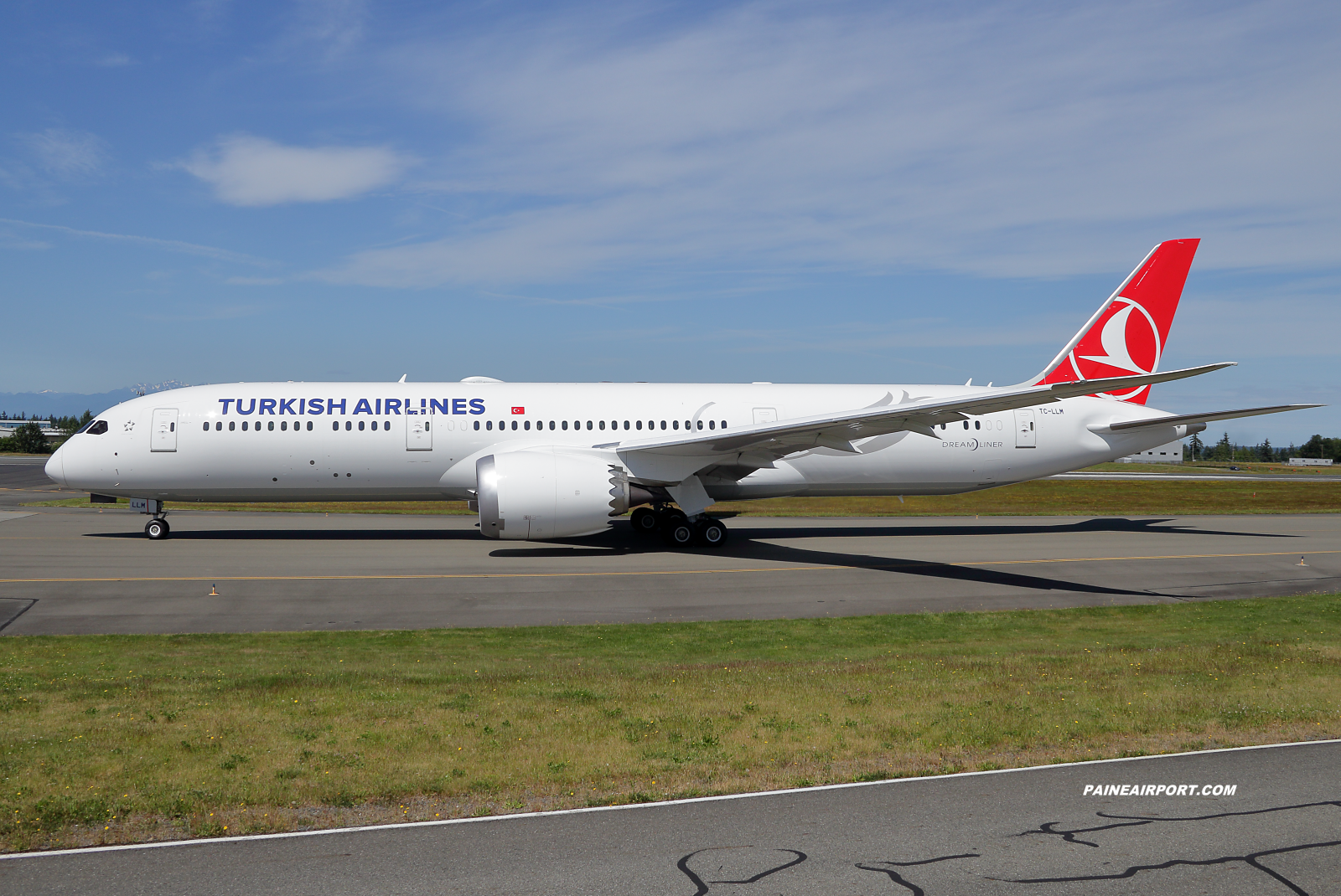 Turkish Airlines 787-9 TC-LLM at KPAE Paine Field