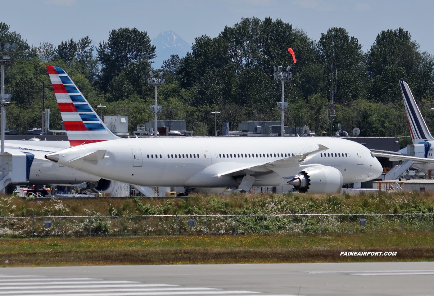 American Airlines 787-8 at KPAE Paine Field