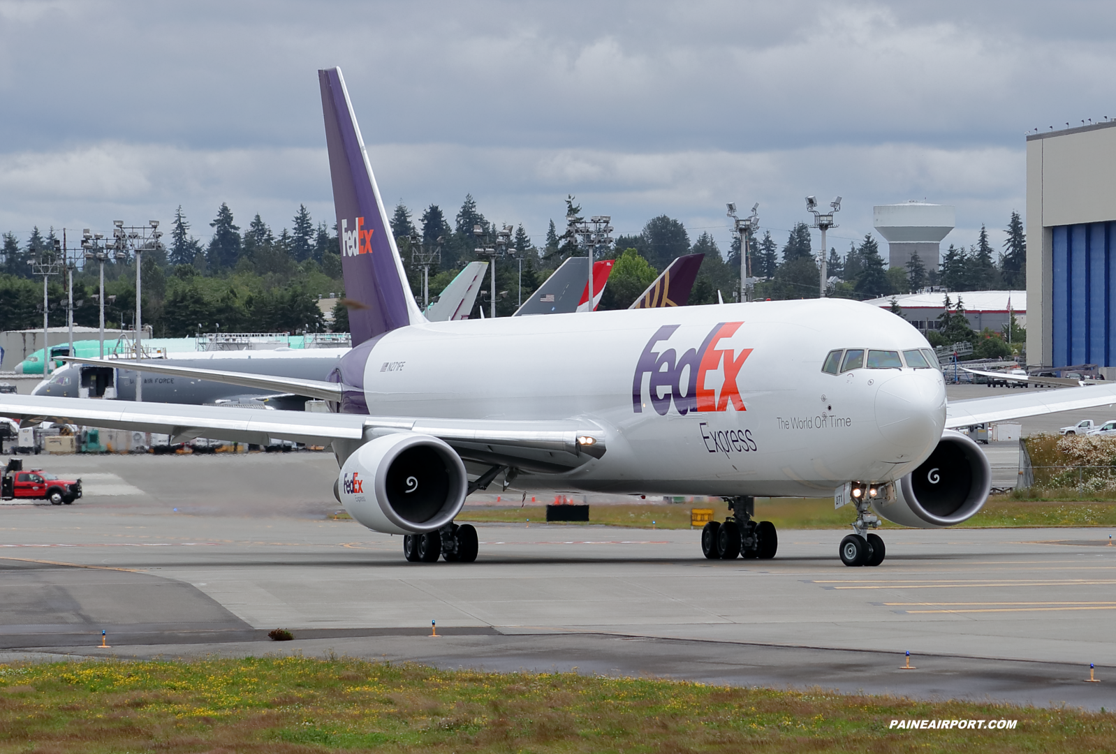 FedEx 767 N271FE at KPAE Paine Field