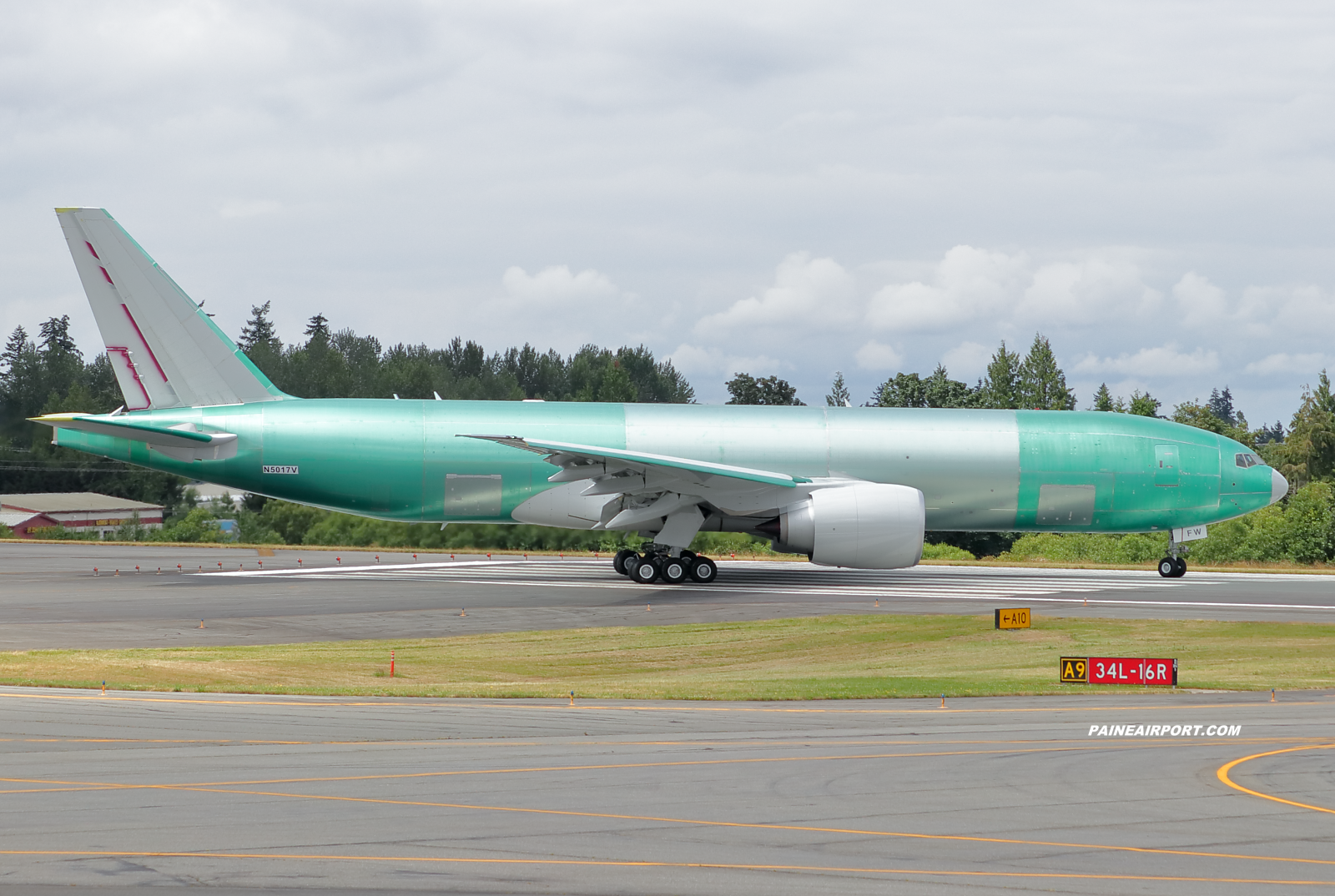 Qatar Airways 777F A7-BFW at KPAE Paine Field 