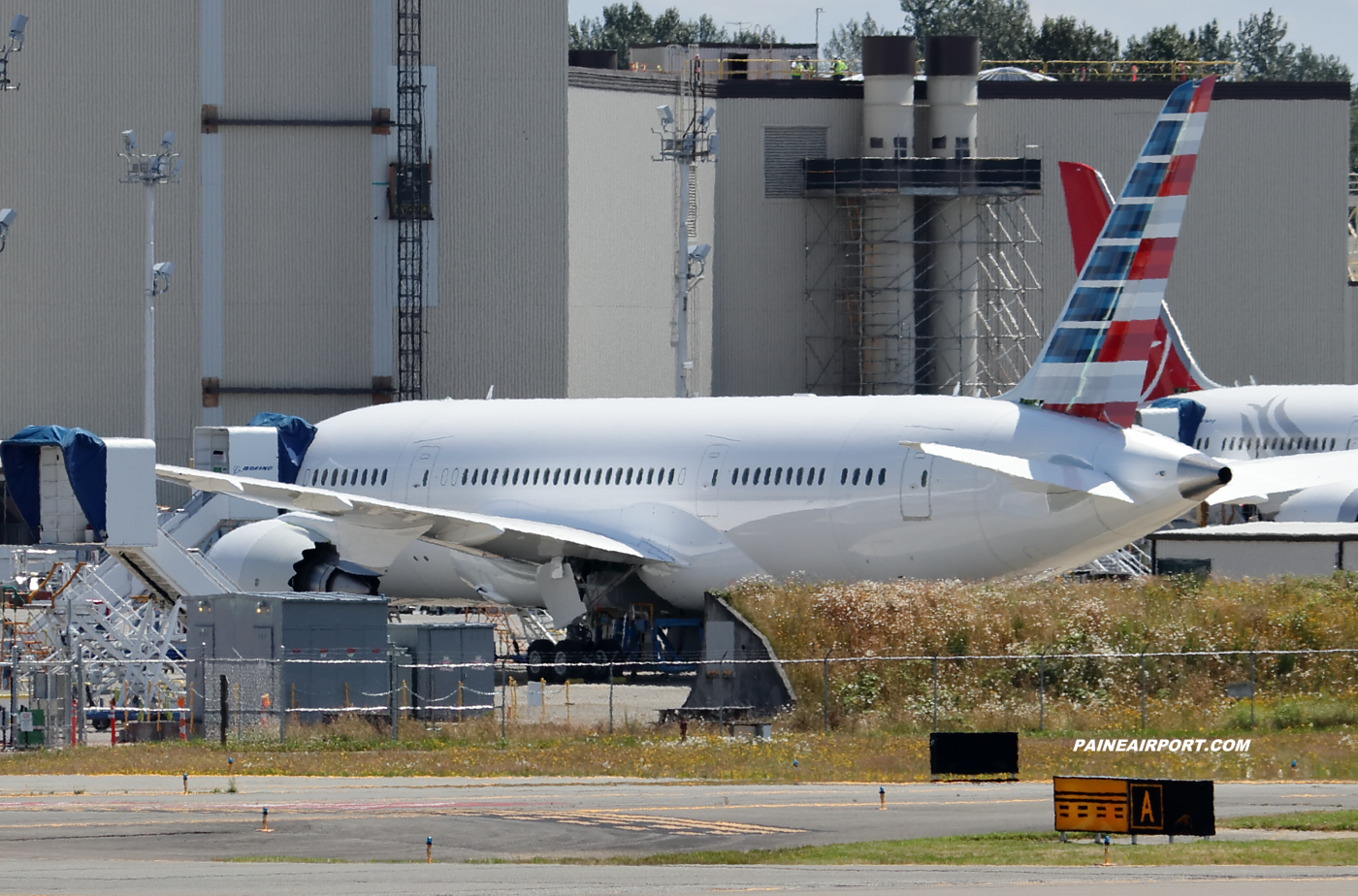 American Airlines 787-8 at KPAE Paine Field