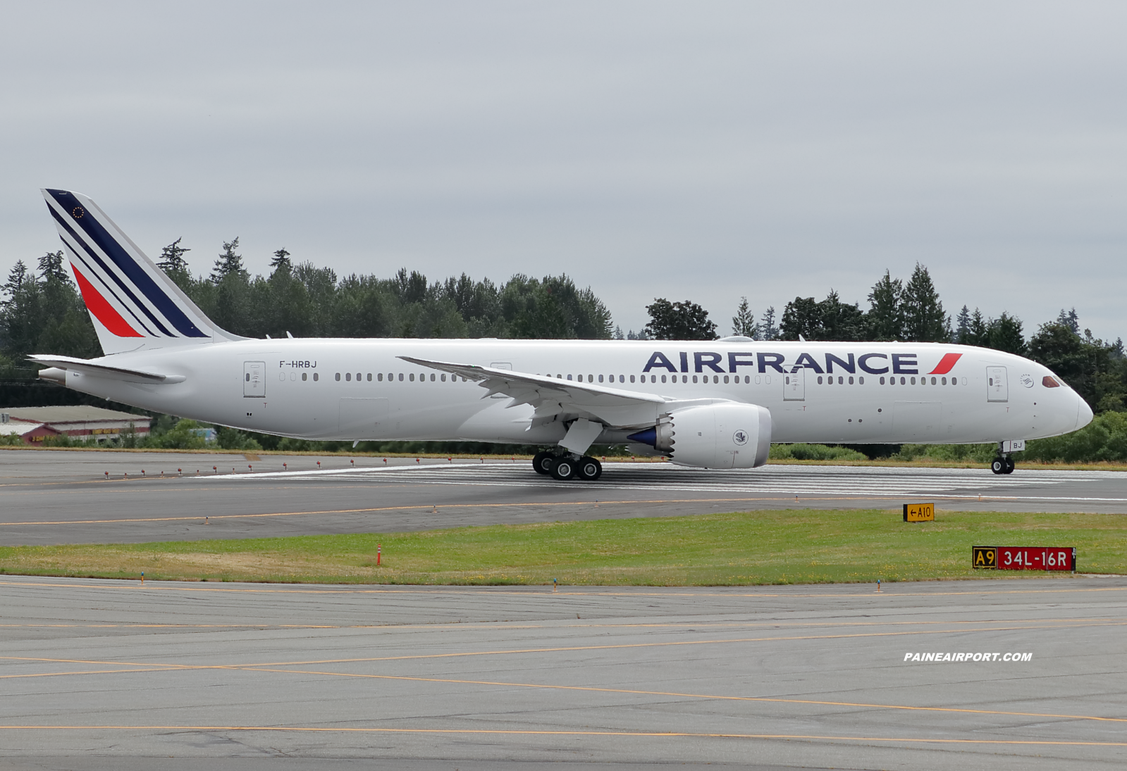 Air France 787-9 F-HRBJ at KPAE Paine Field