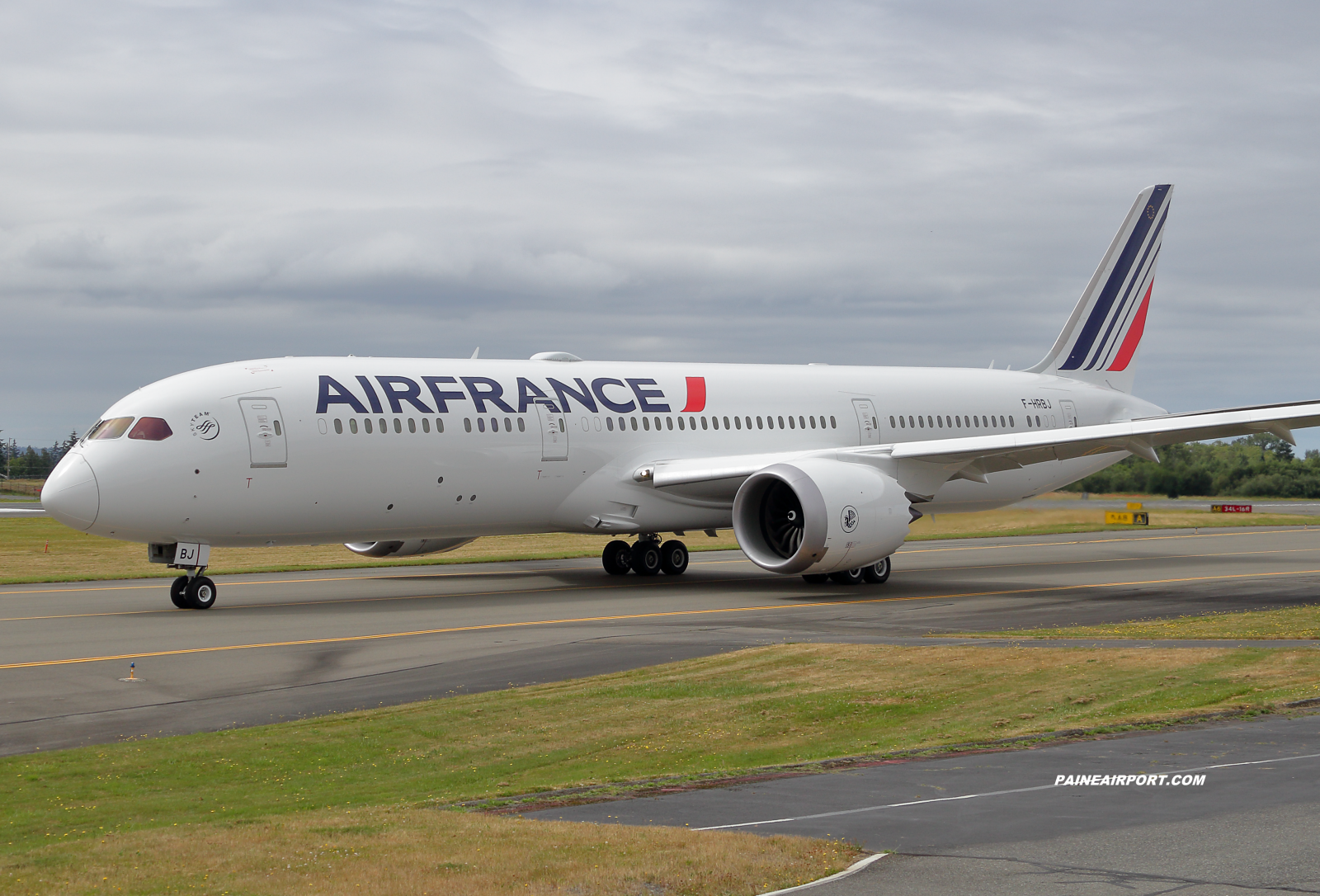 Air France 787-9 F-HRBJ at KPAE Paine Field