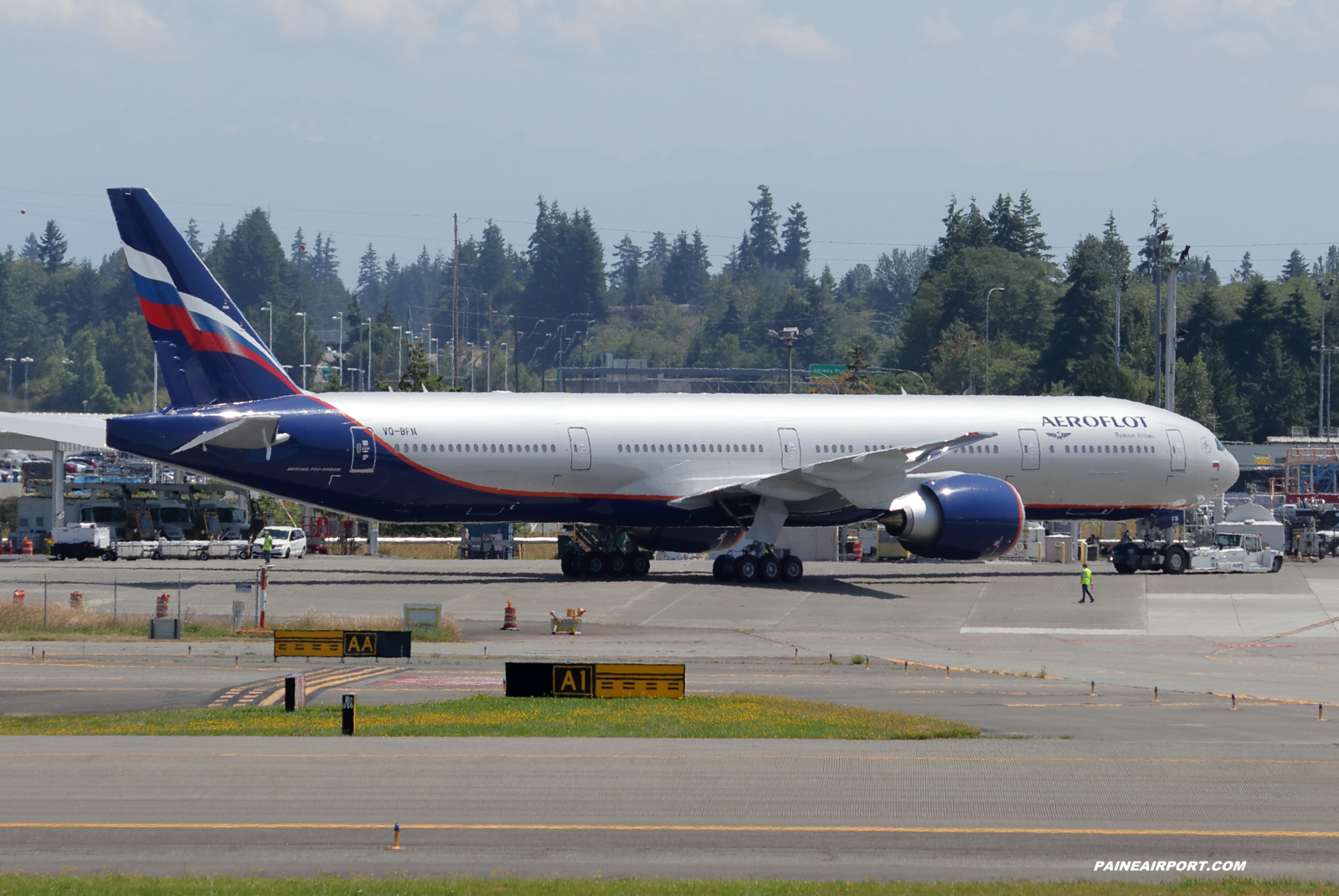 Aeroflot 777 VQ-BFN at KPAE Paine Field