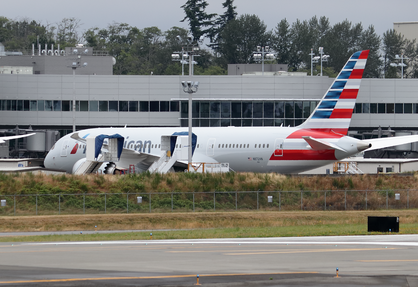 American Airlines N872AN at KPAE Paine Field
