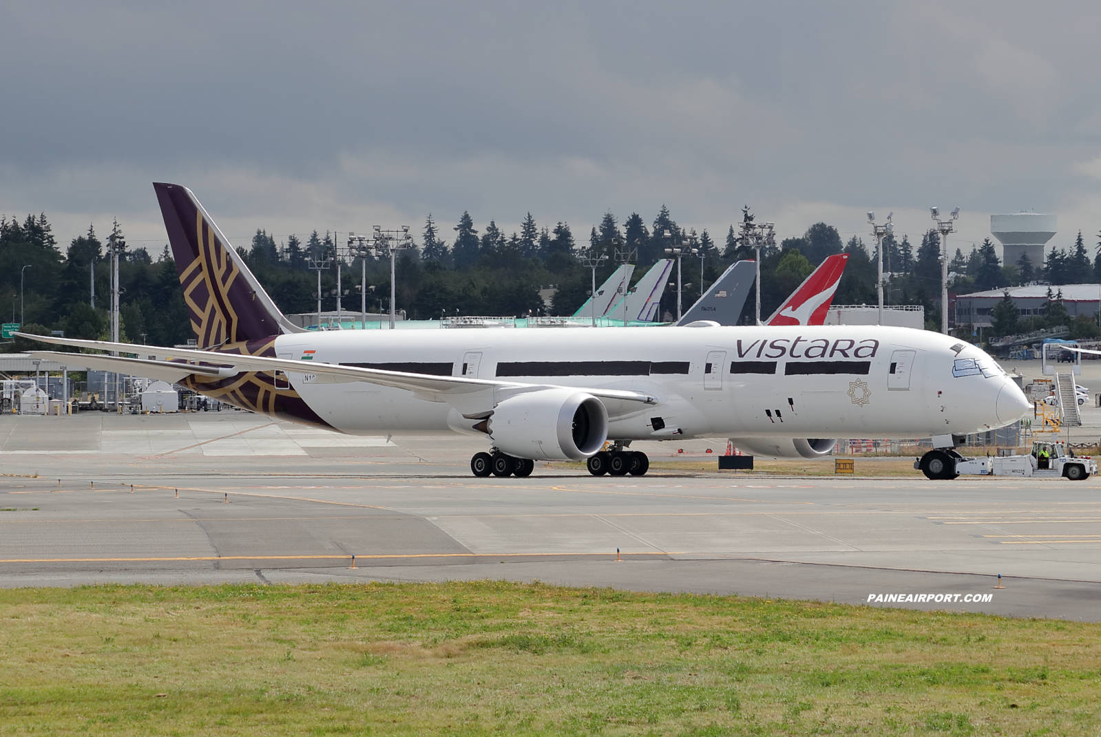 Vistara 787-9 at KPAE Paine Field