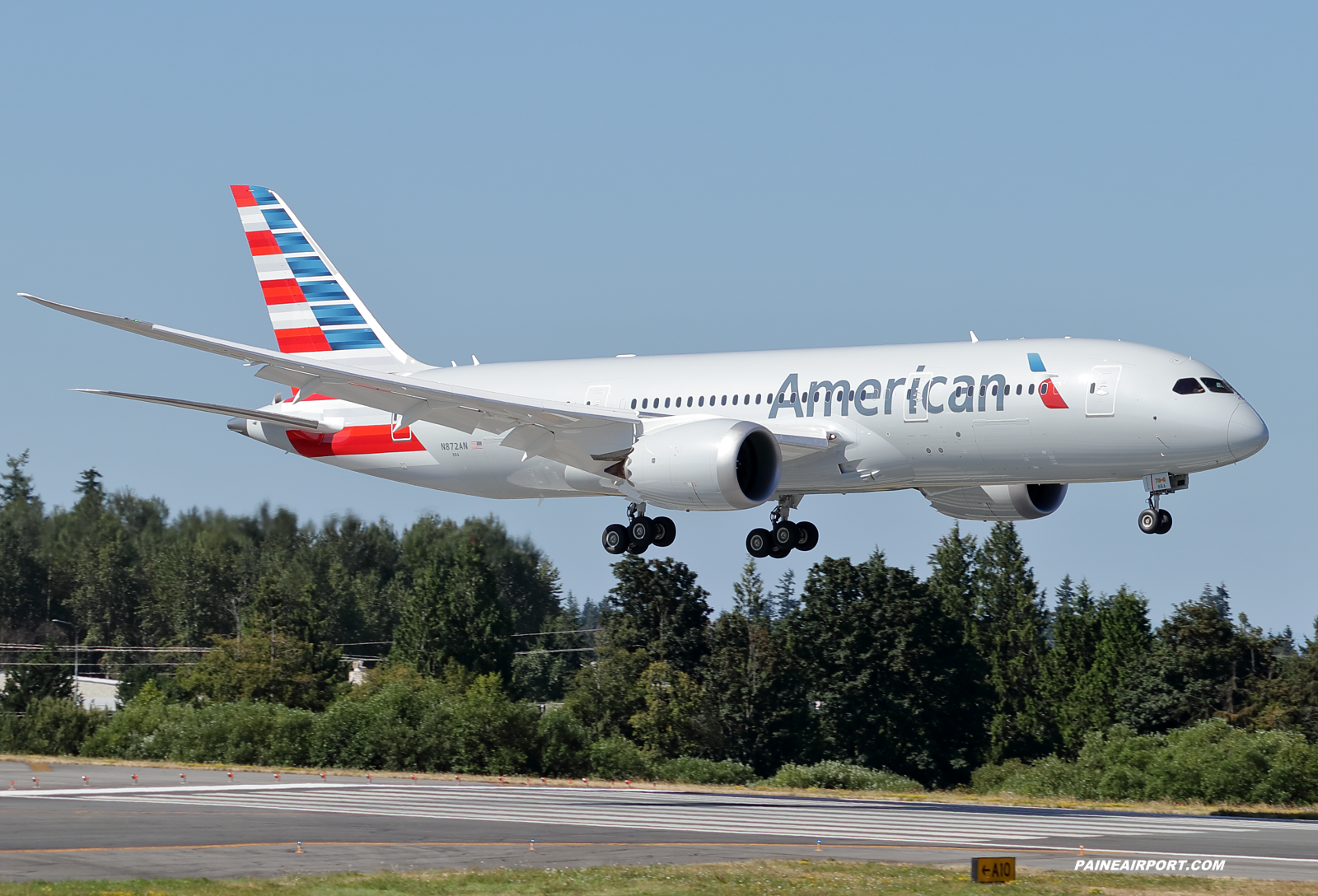American Airlines 787-8 N872AN at KPAE Paine Field