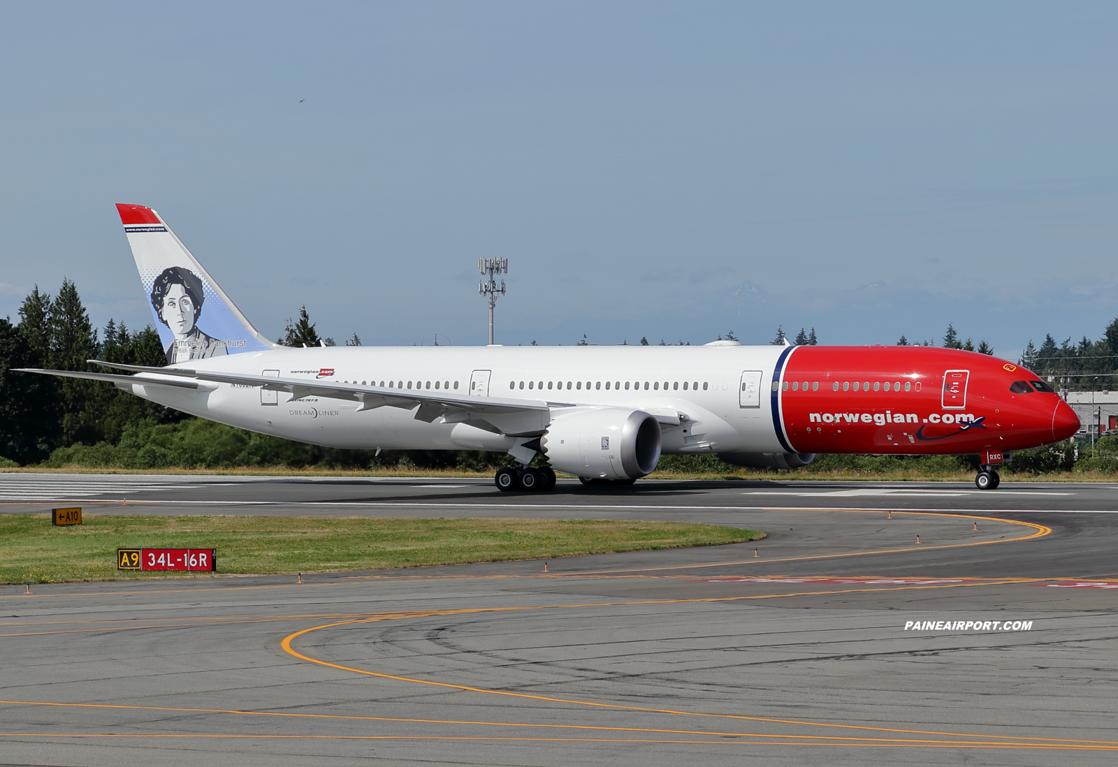 Norwegian 787-9 SE-RXC at KPAE Paine Field