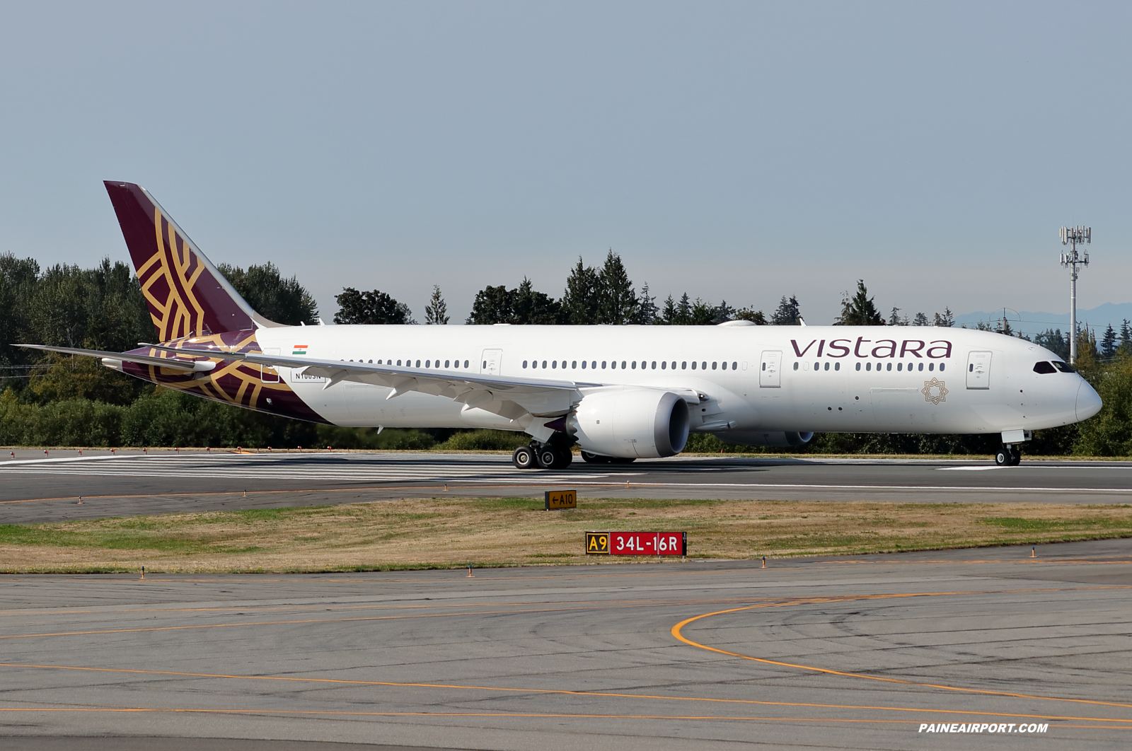 Vistara 787-9 line 893 at KPAE Paine Field 