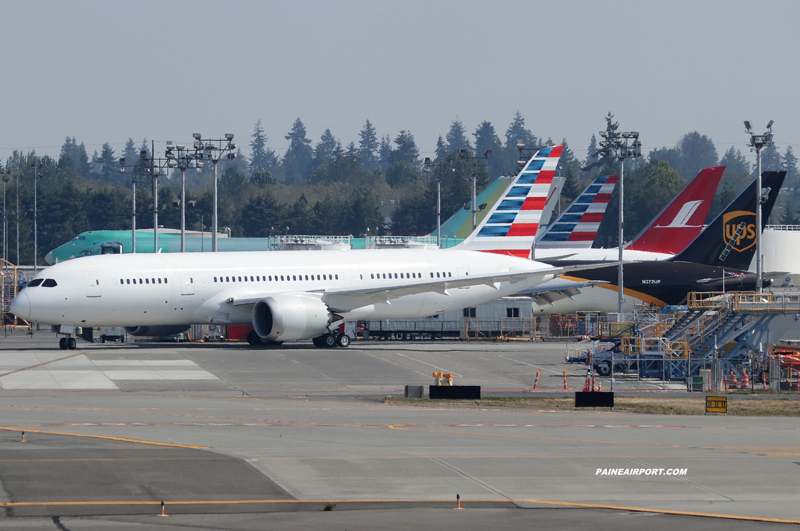 American Airlines 787-8 at KPAE Paine Field