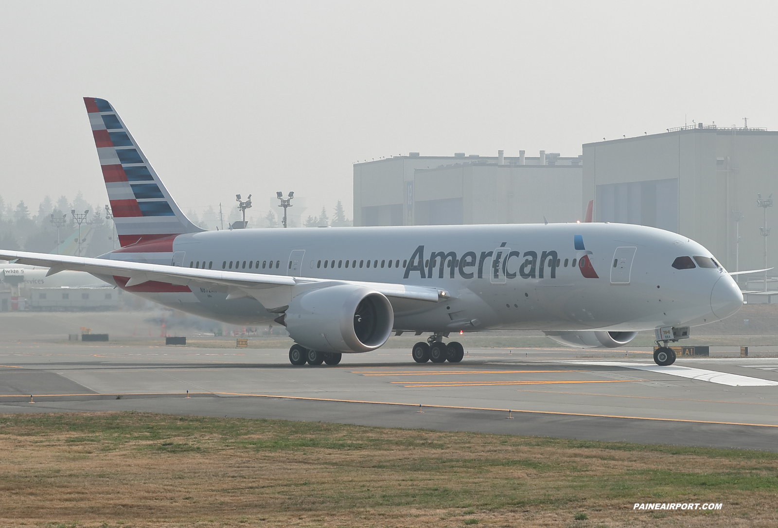 American Airlines 787-8 N872AN at KPAE Paine Field