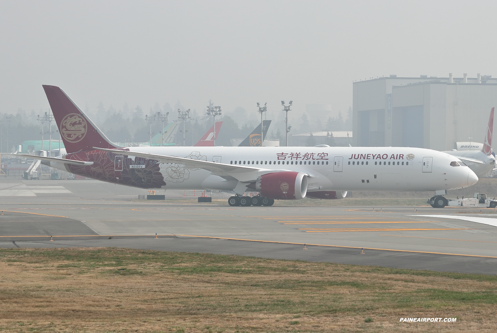 Juneyao Airlines 787-9 at KPAE Paine Field