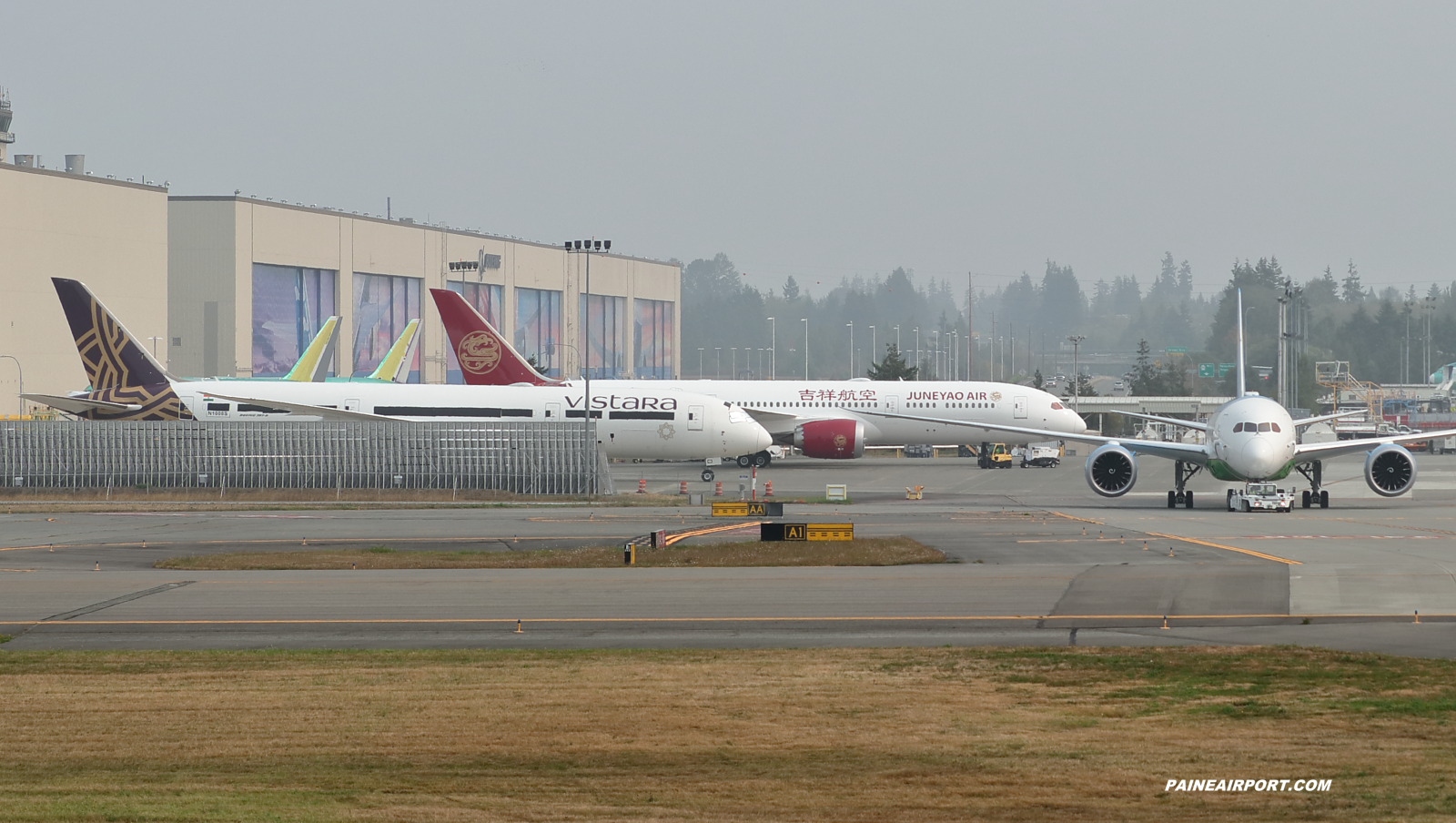 Vistara 787-9 at KPAE Paine Field