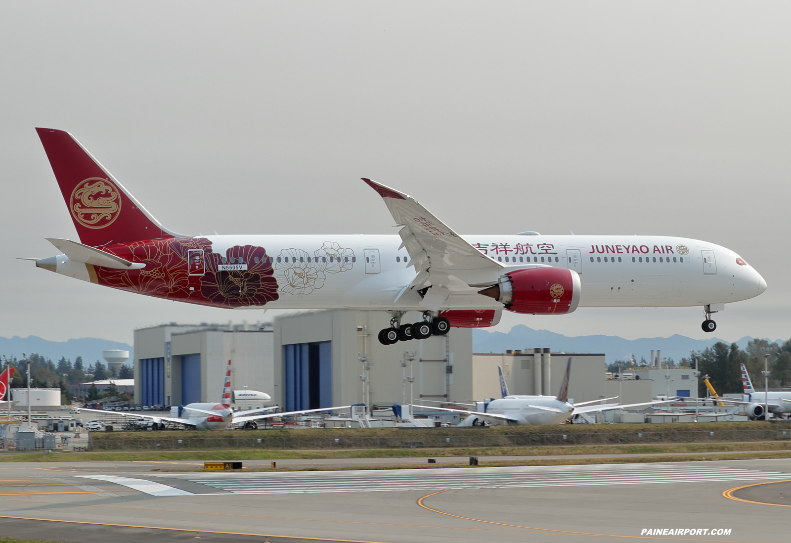 Juneyao Airlines 787-9 at KPAE Paine Field