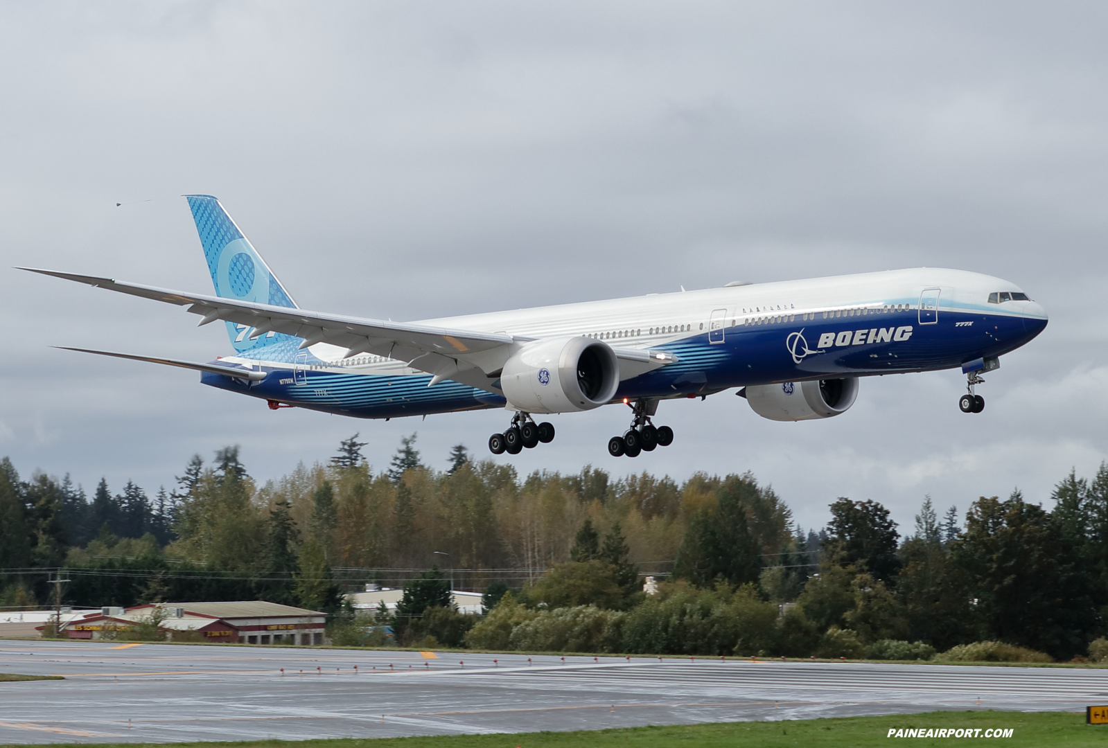 777-9 N779XW at KPAE Paine Field