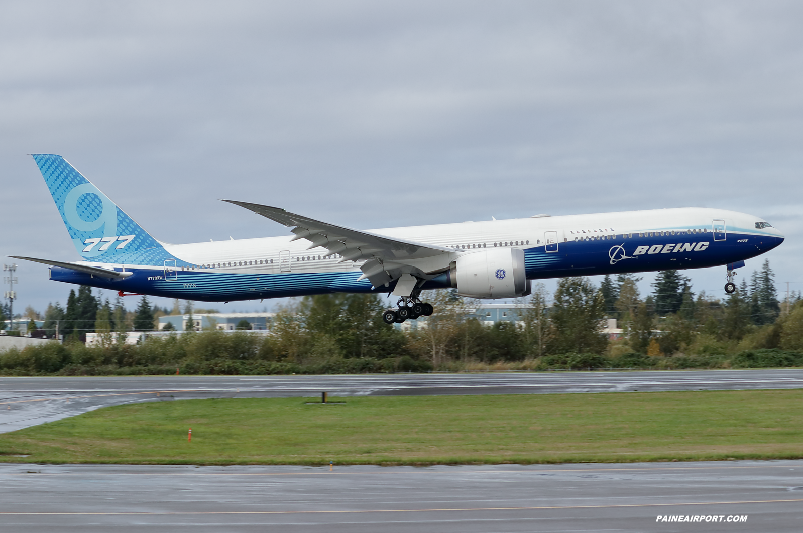 777-9 N779XW at KPAE Paine Field