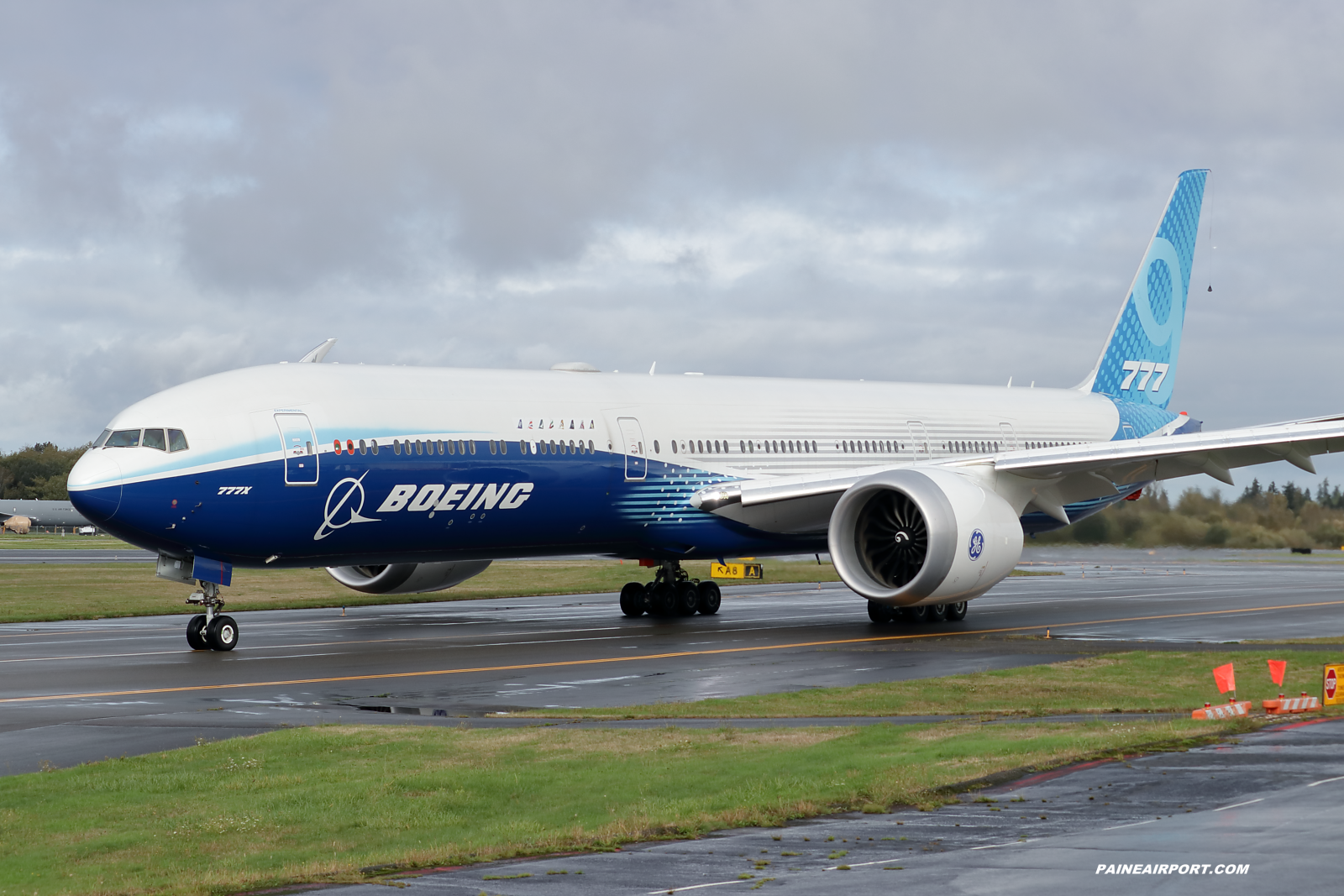 777-9 N779XW at KPAE Paine Field