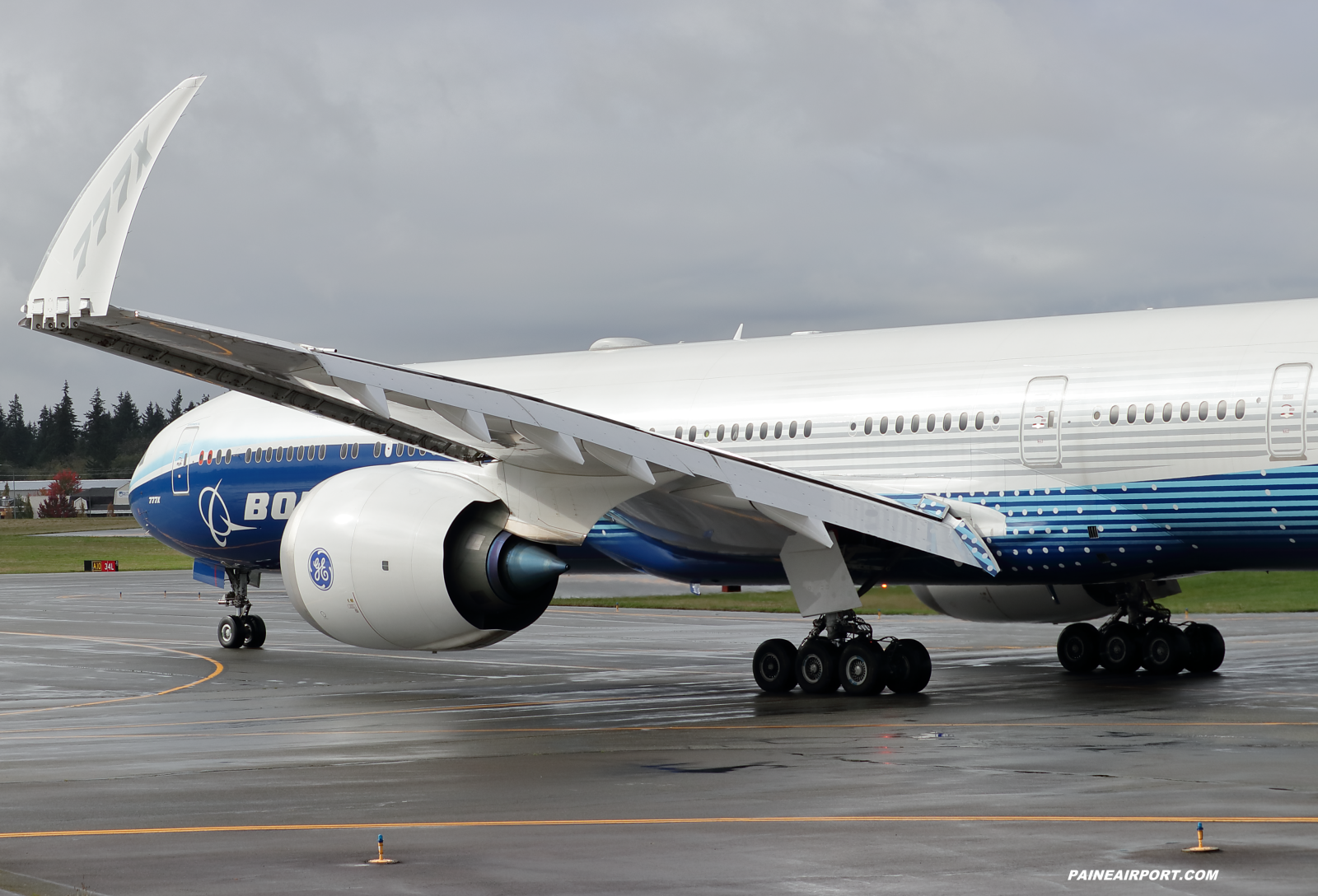 777-9 N779XW at KPAE Paine Field