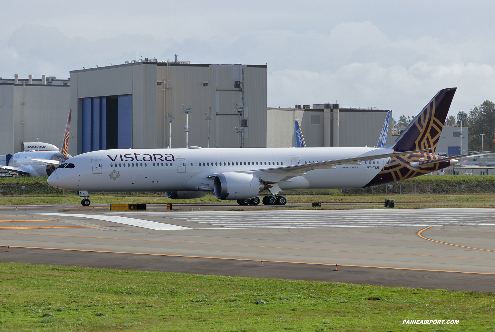 Vistara 787-9 VT-TSN at KPAE Paine Field