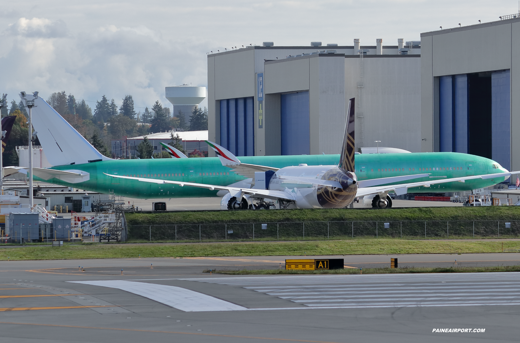 Emirates 777-9 A6-EZS at KPAE Paine Field