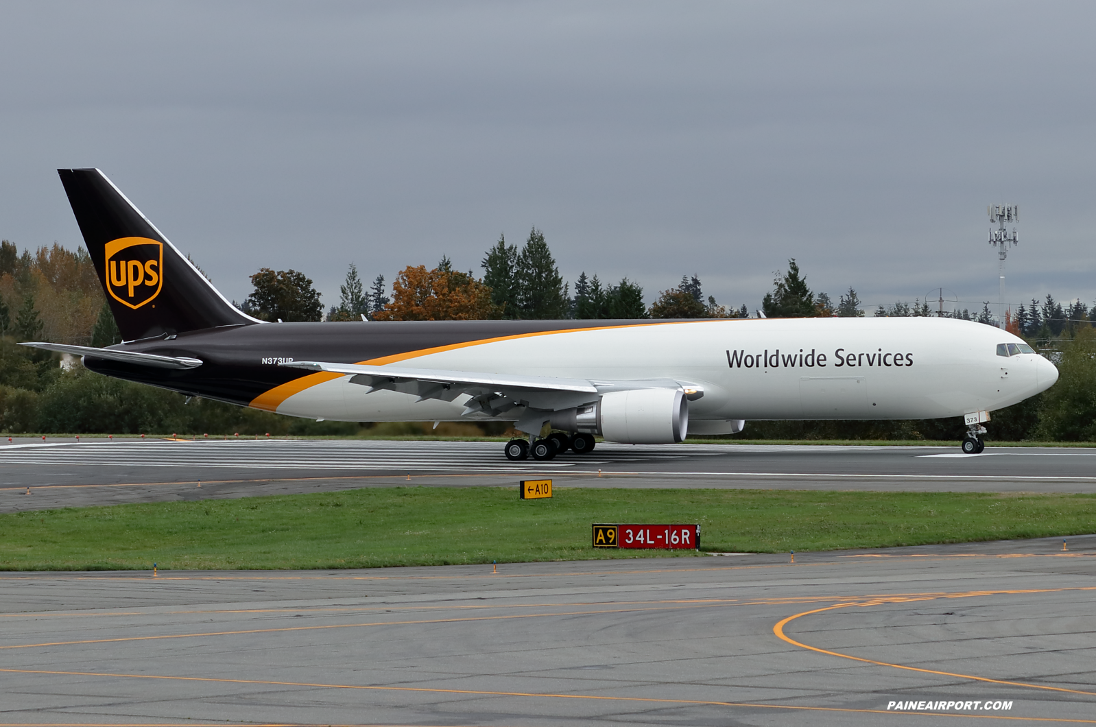 UPS 767 N373UP at KPAE Paine Field