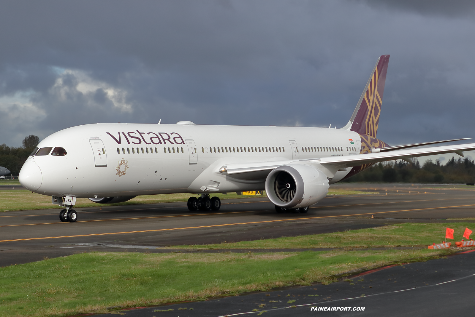 Vistara 787-9 VT-TSA at KPAE Paine Field