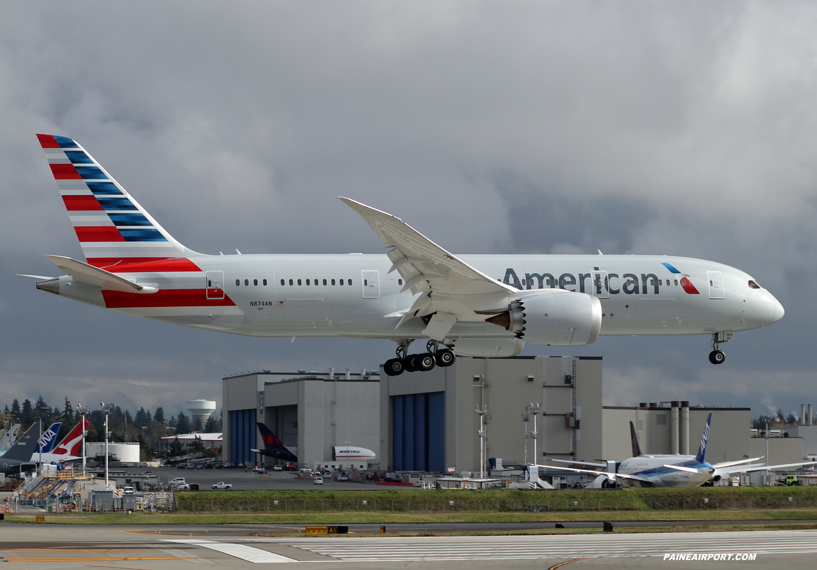 American Airlines 787-8 N874AN at KPAE Paine Field