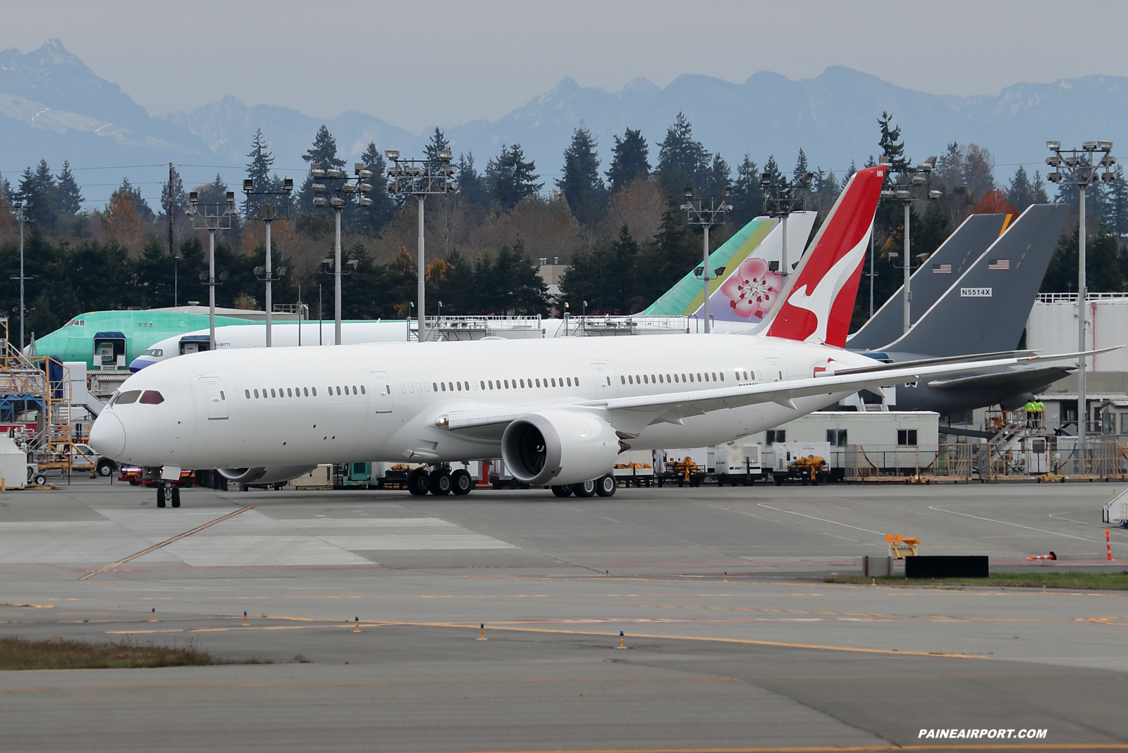 Qantas 787-9 VH-ZNN at KPAE Paine Field