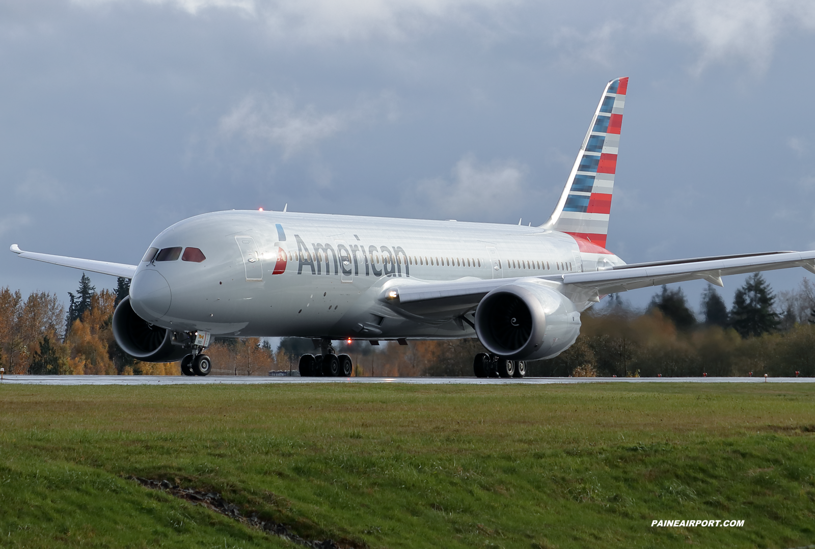 American Airlines 787-8 N875BD at KPAE Paine Field