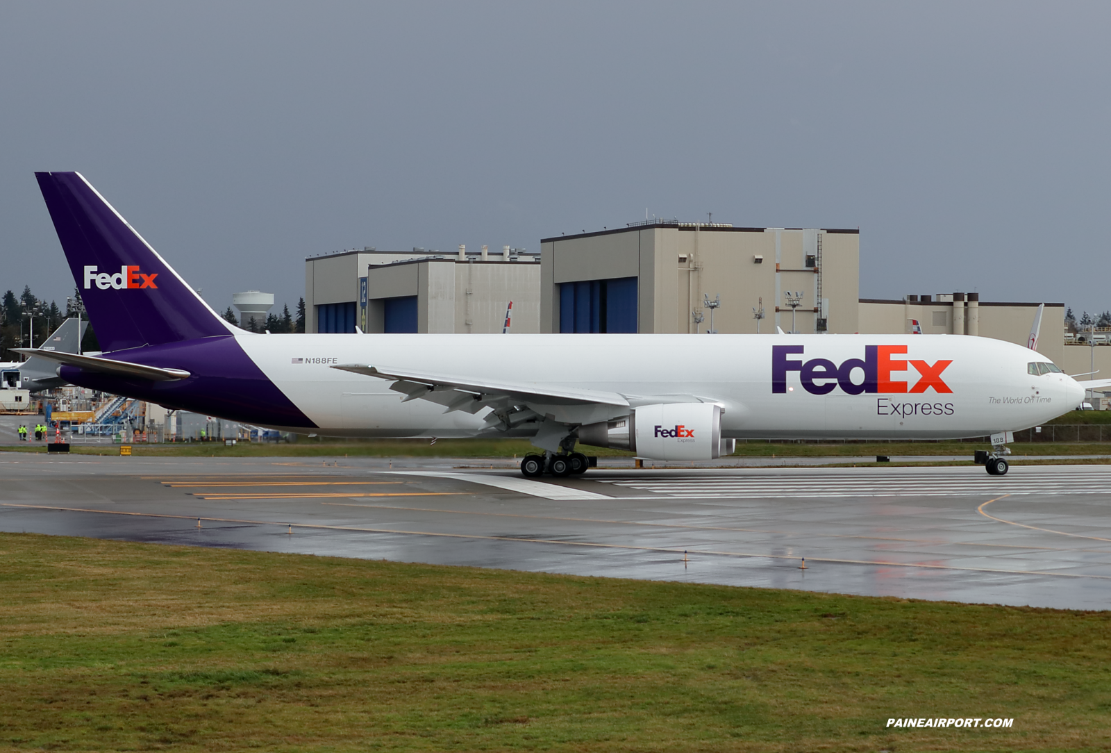 FedEx 767 N188FE at KPAE Paine Field