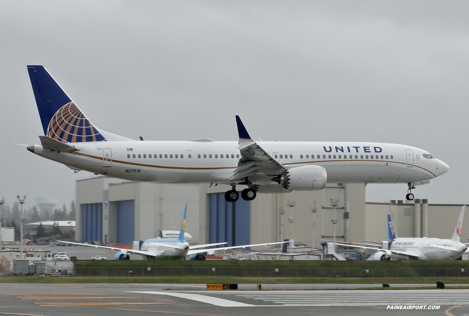 United Airlines 737 Max N27515 at KPAE Paine Field