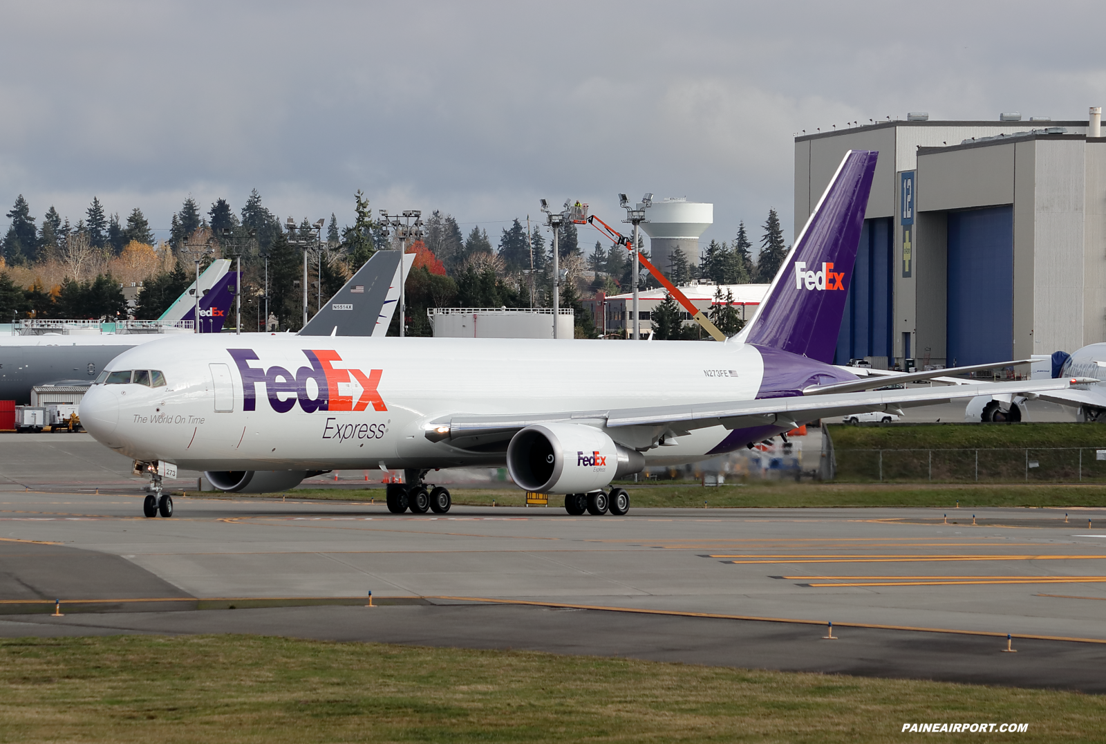 FedEx 767 N273FE at KPAE Paine Field