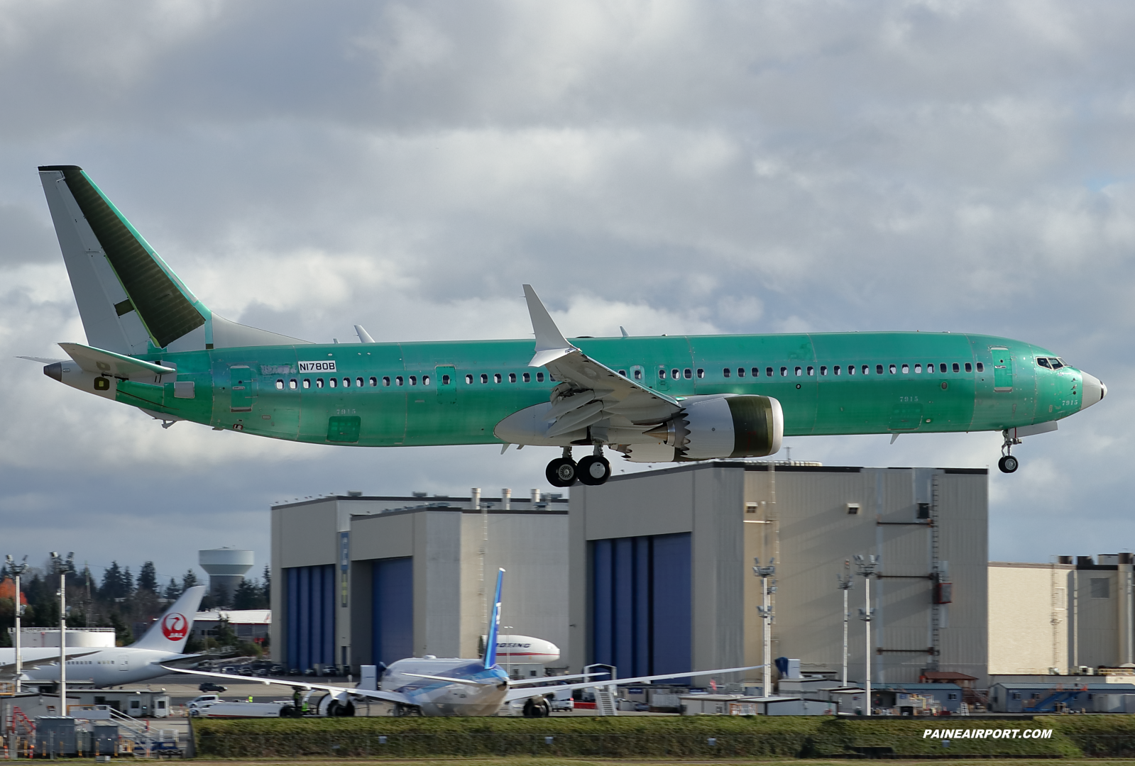 737-9 BBJ line 7915 at KPAE Paine Field 