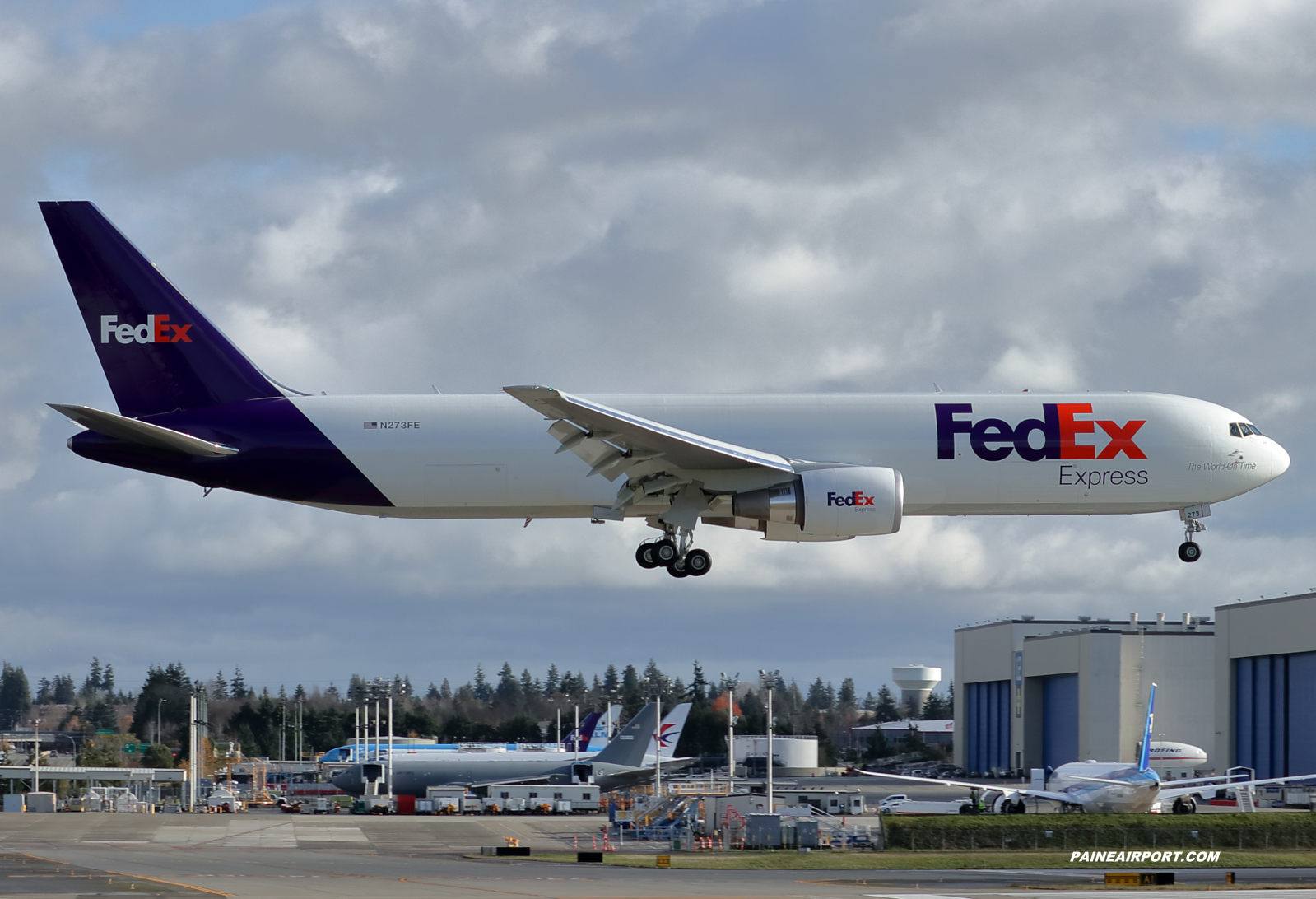 FedEx 767 N273FE at KPAE Paine Field