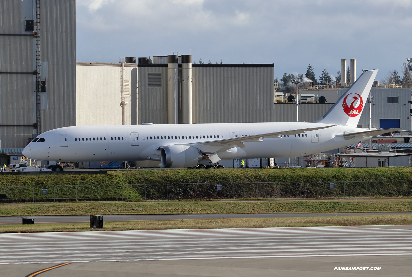 Japan Airlines 787-9 line 1059 at KPAE Paine Field