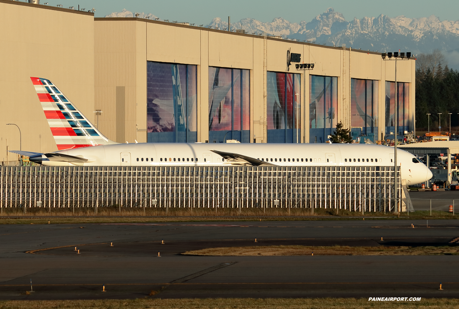 American Airlines 787-8 at KPAE Paine Field
