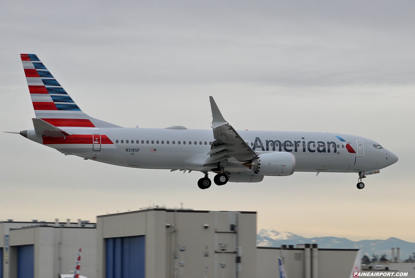 American Airlines 737-8 N318SF at KPAE Paine Field