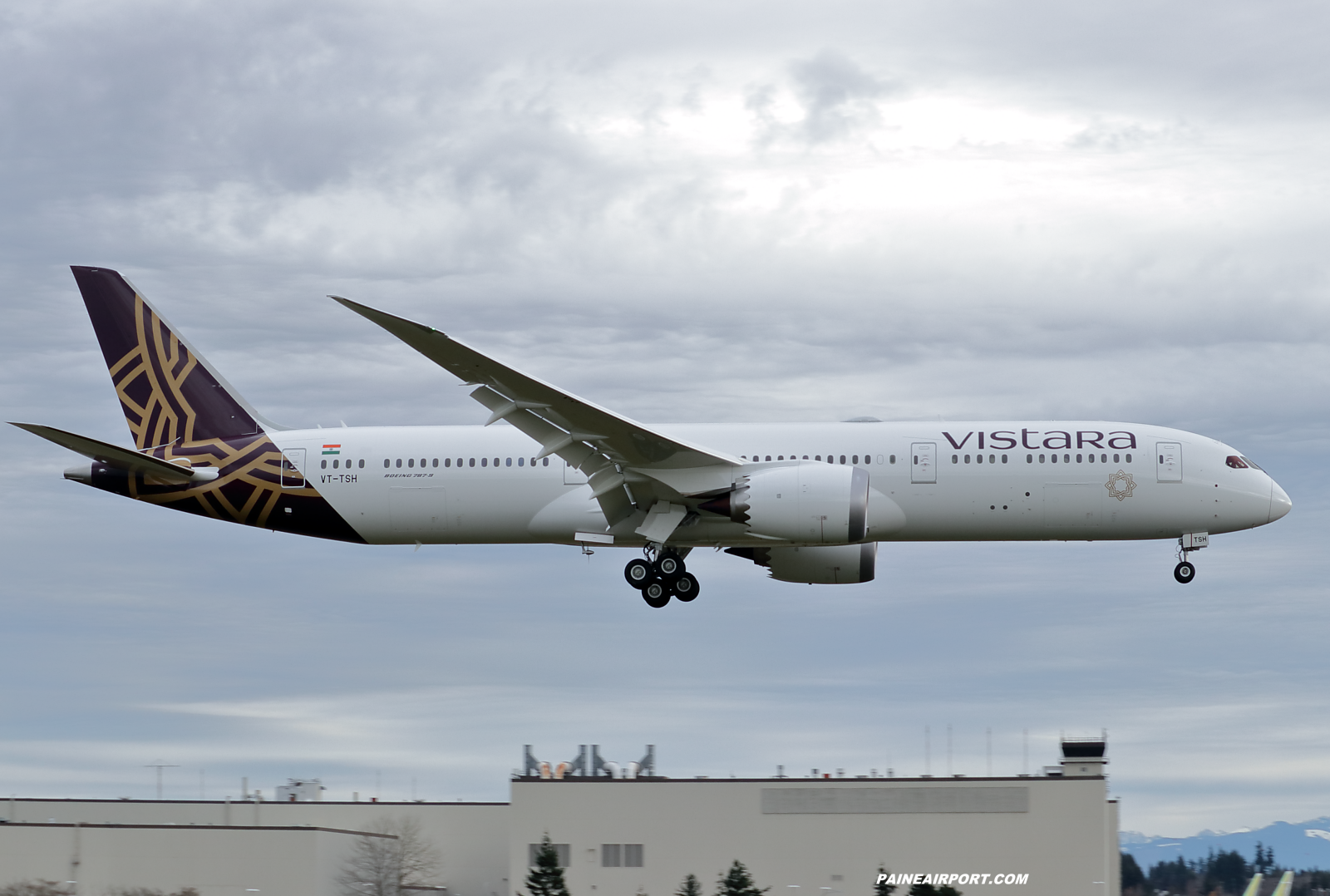 Vistara 787-9 VT-TSH at KPAE Paine Field