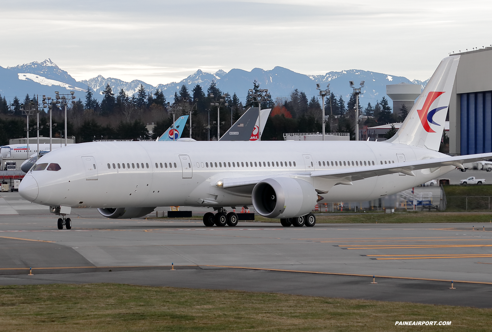 China Eastern 787-9 at KPAE Paine Field
