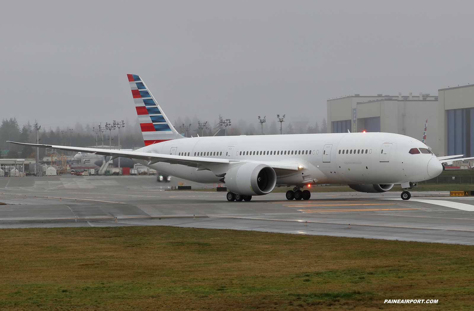 American Airlines 787-8 at KPAE Paine Field