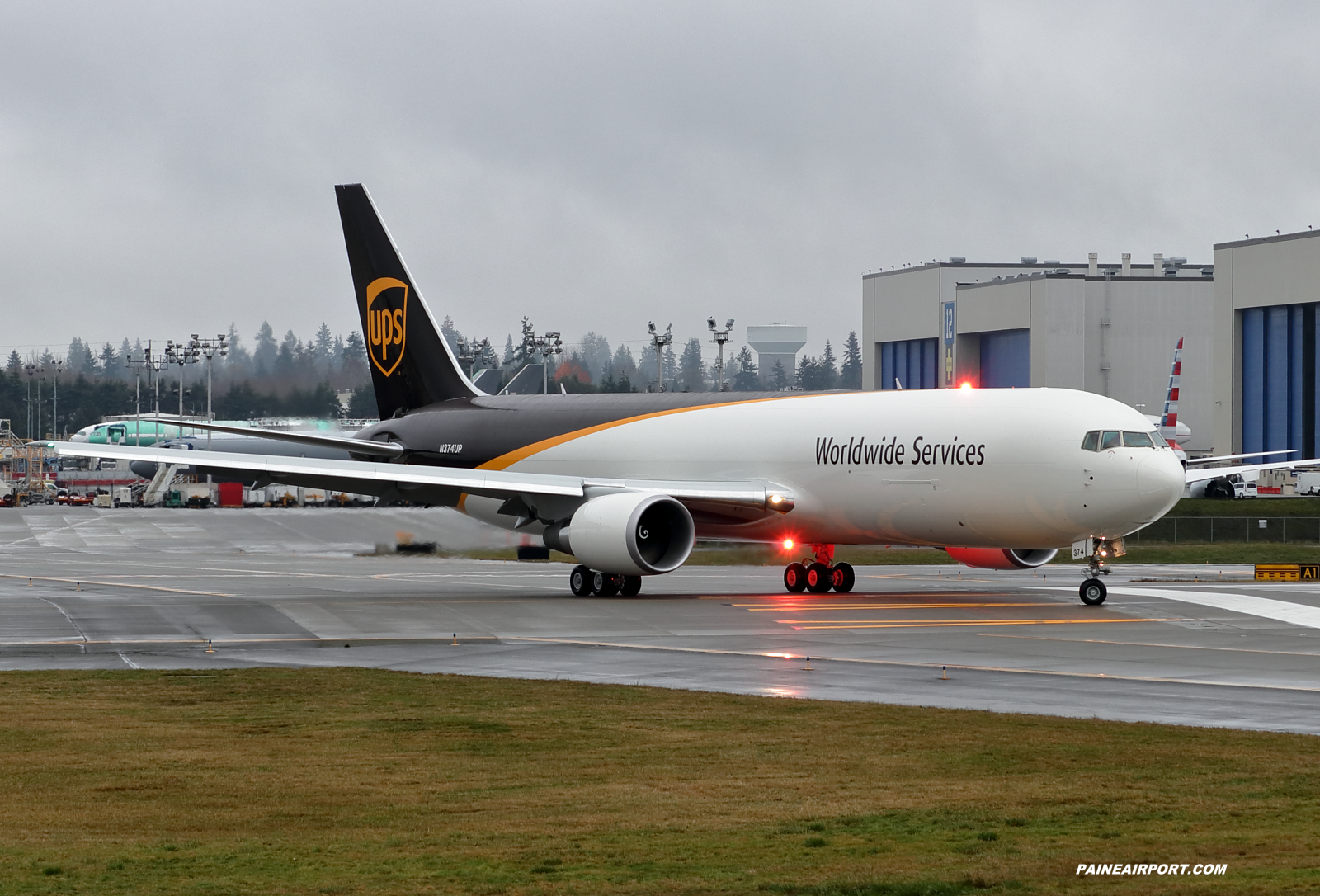UPS 767 N374UP at KPAE Paine Field
