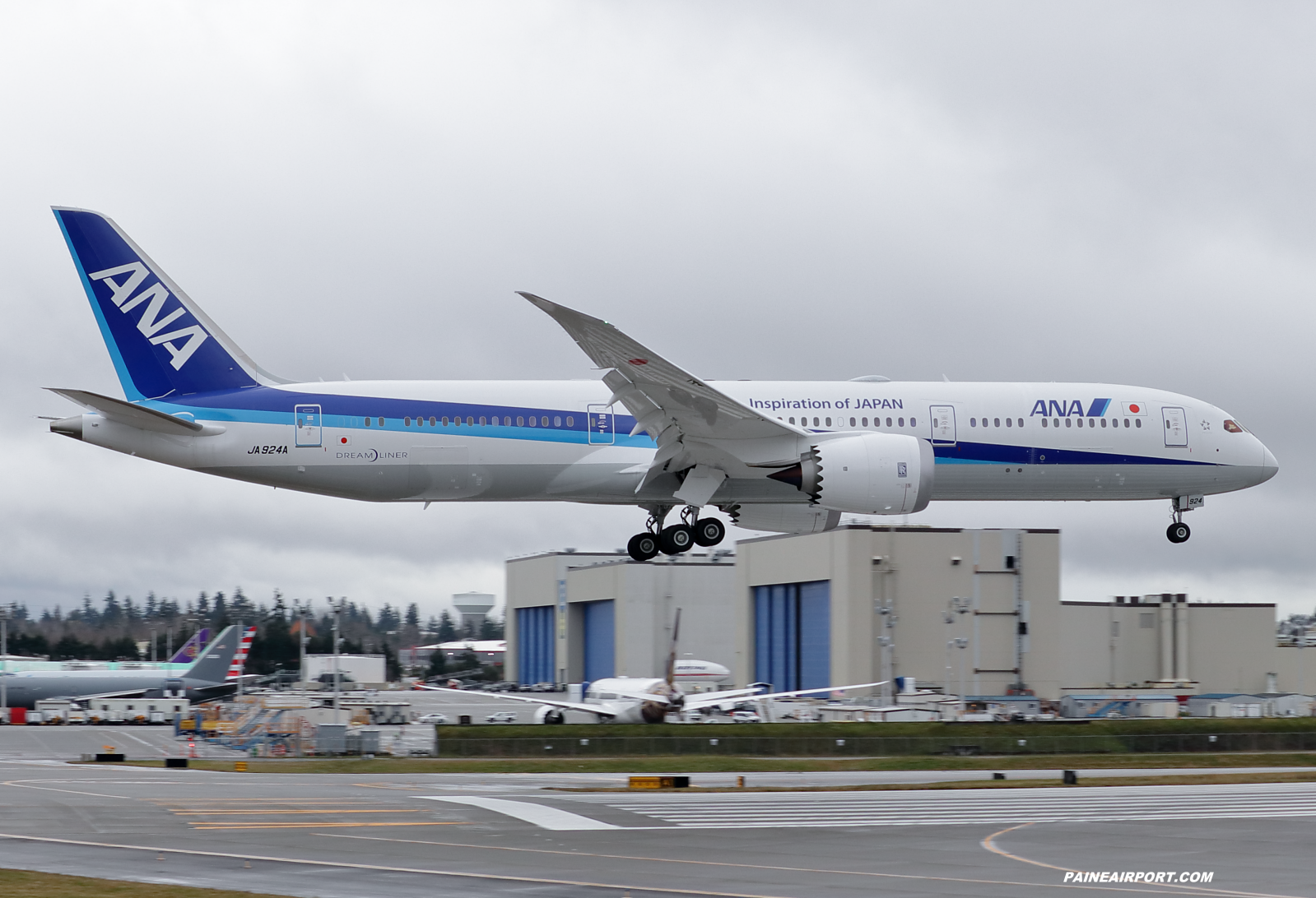 ANA 787-9 JA924A at KPAE Paine Field