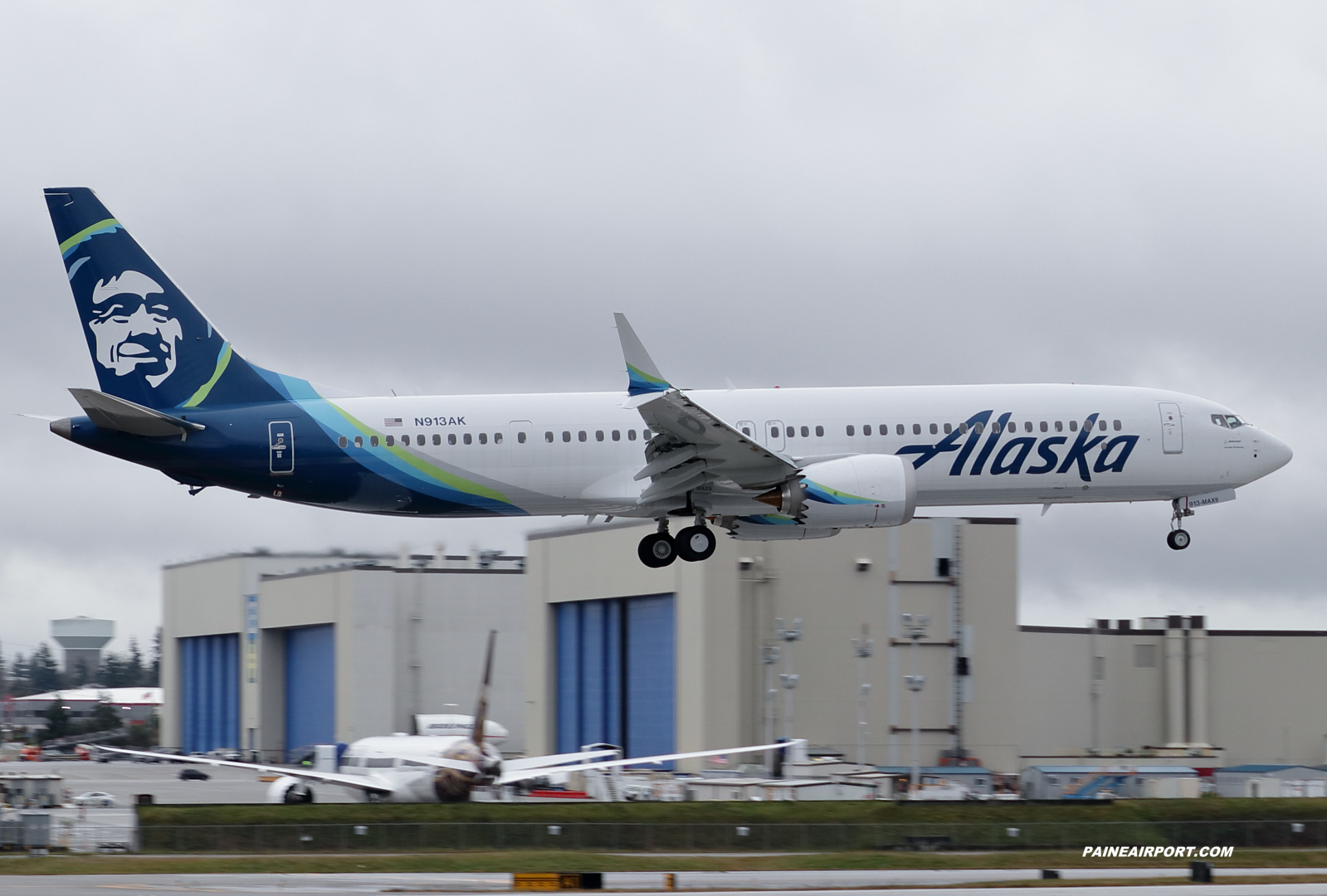 Alaska Airlines 737 N913AK at KPAE Paine Field 